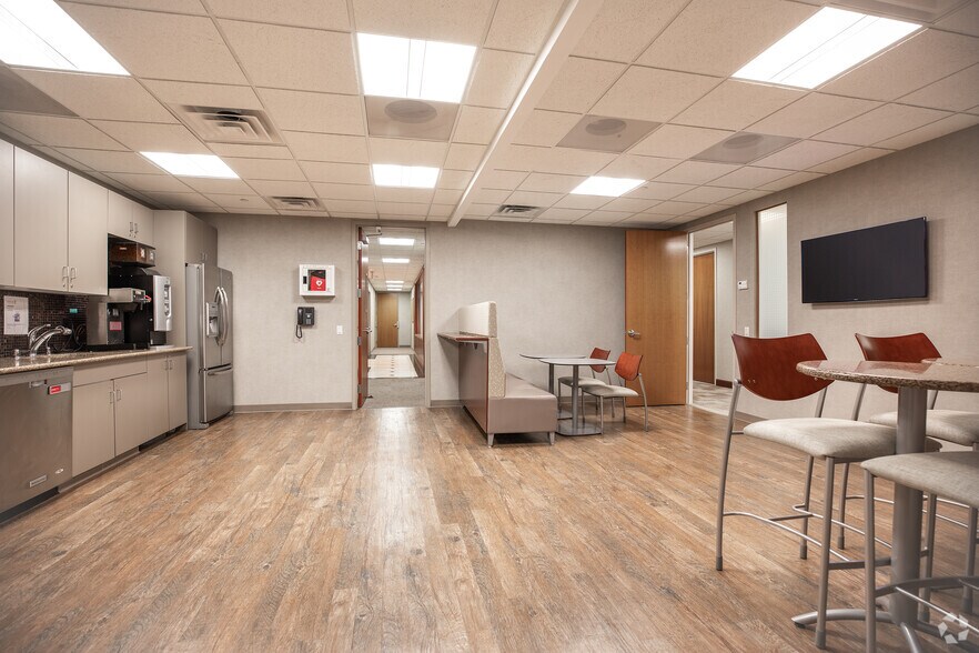 More Photos Of 89 Headquarters Plz, Morristown Coworking Space