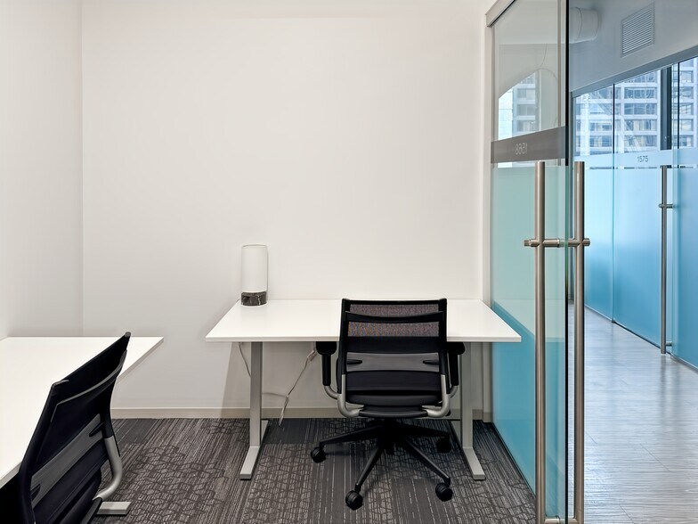 More Photos Of 1 N State St, Chicago Coworking Space