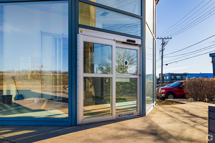 More Photos Of 13200 Boul Métropolitain E, Montréal Office For Sale