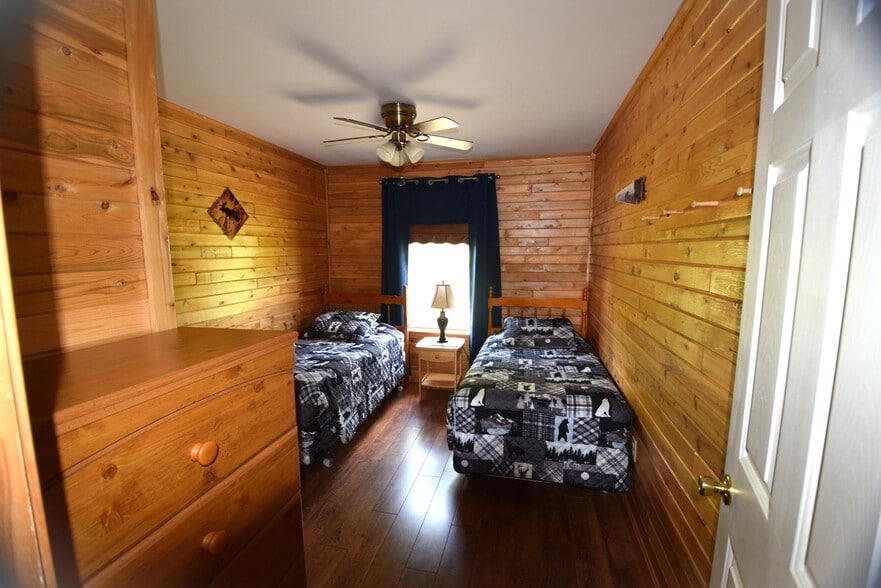 More Photos Of 109 Sinclair Rd, Sinclair Sports And Entertainment For Sale