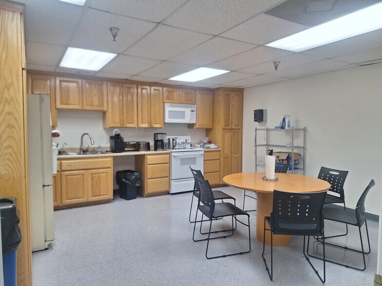 More Photos Of 128 W Walnut Ave, Monrovia Research And Development For Lease