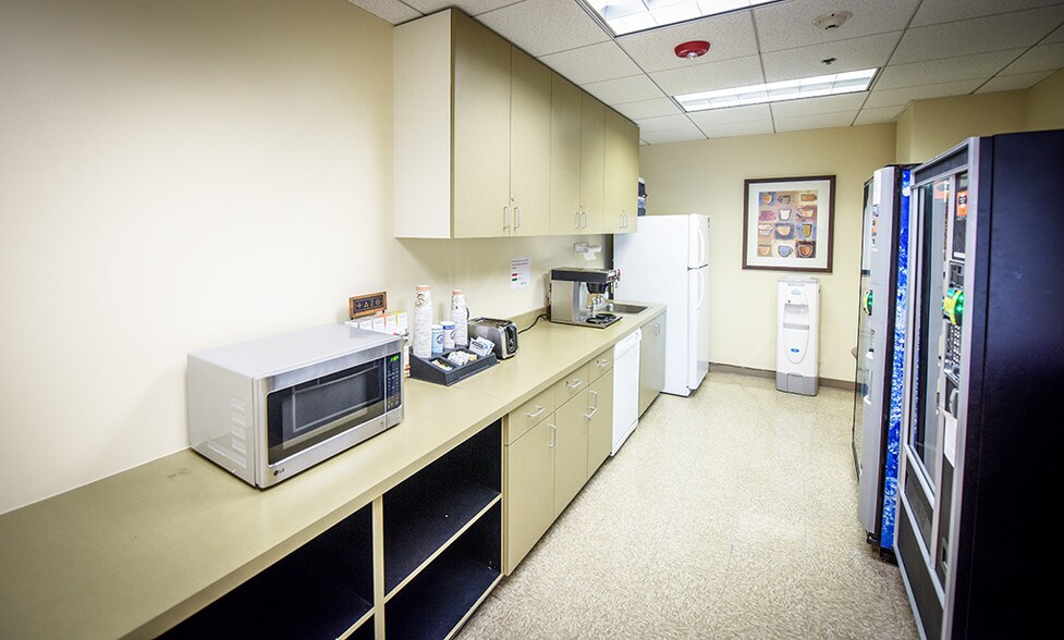 More Photos Of 14500 Roscoe Blvd, Panorama City Coworking Space