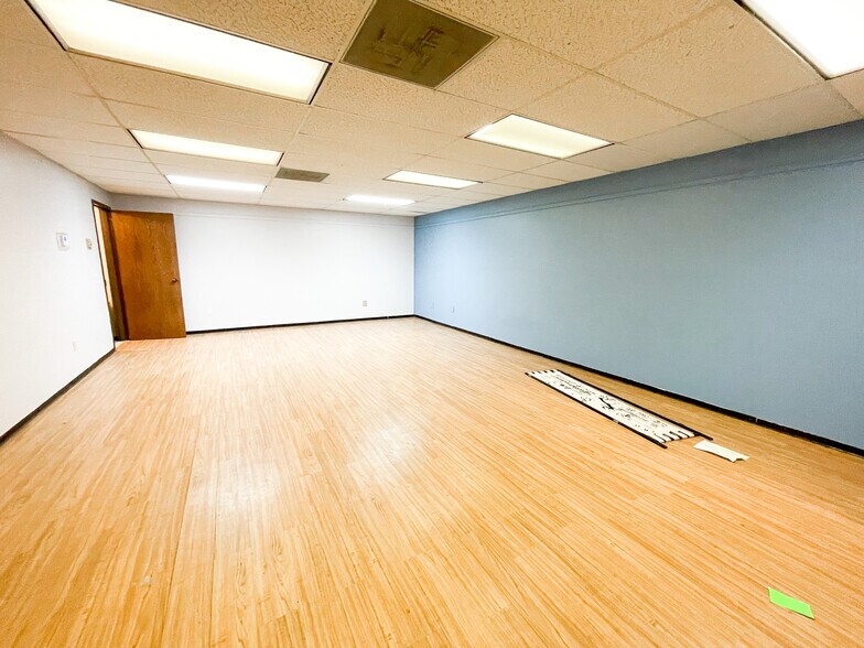 More Photos Of 3101 35th St, Lubbock Health Club For Sale