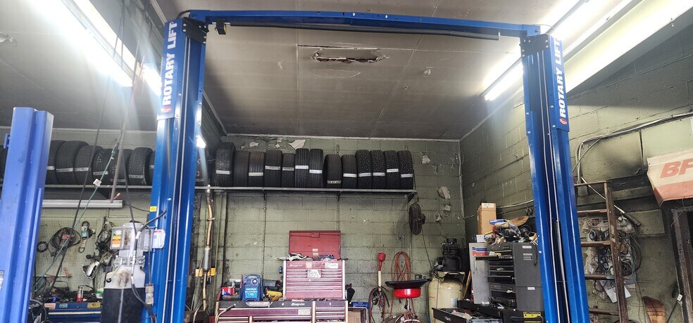 More Photos Of 100 E Broadway, Monticello Auto Repair For Sale