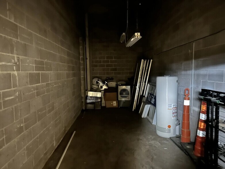 More Photos Of 1234 N Mockingbird Ln, Abilene General Retail For Lease