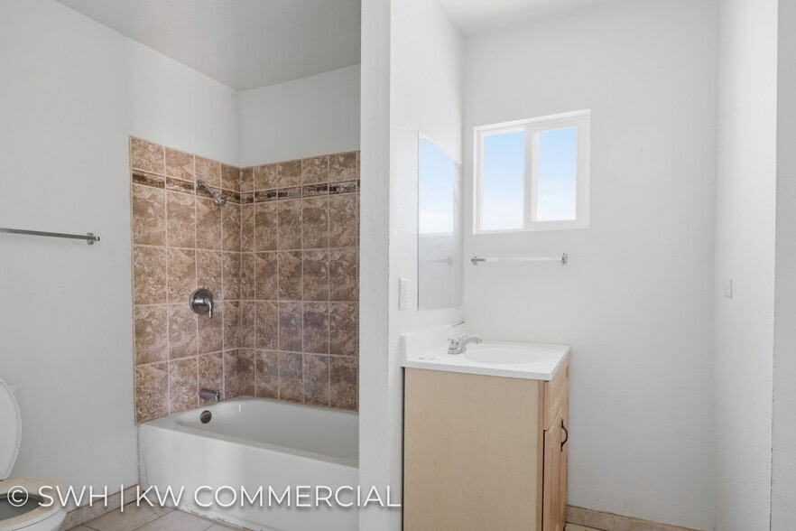 More Photos Of 130 Kern St, Taft Hotel For Sale
