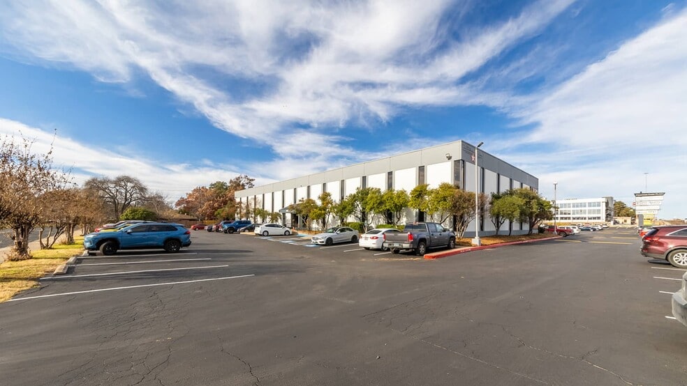 More Photos Of 2800 S IH-35, Austin Medical For Sale