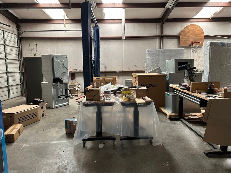 More Photos Of 1705 N Main St, Cleburne Auto Dealership For Lease