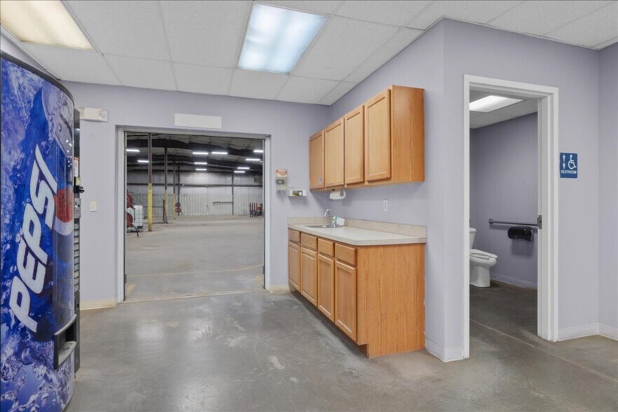 More Photos Of 6830 Commercial Ave, Billings Industrial For Sale