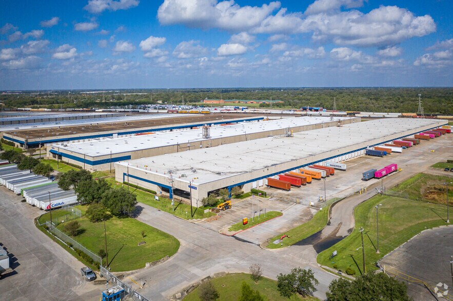 More Photos Of 8833 Citypark Loop, Houston Warehouse For Lease