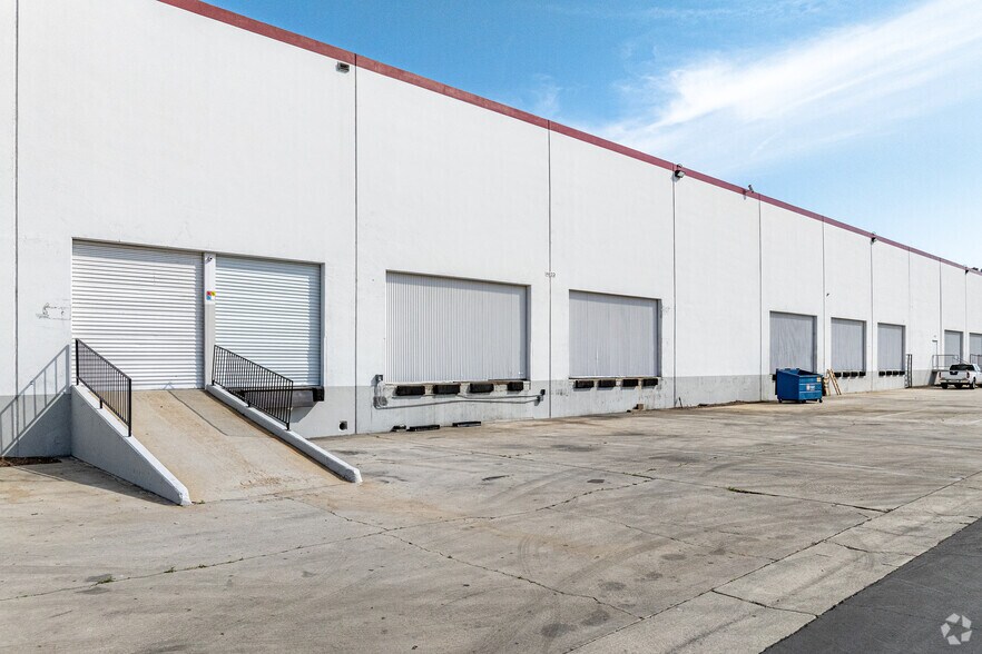 More Photos Of 4821-4845 Eastern Ave, Bell Distribution For Lease
