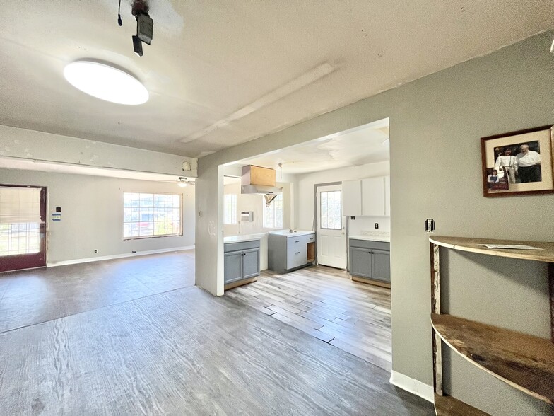 More Photos Of 2513 Connie Dr, Sacramento Freestanding For Sale