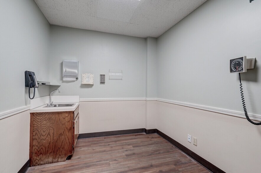 More Photos Of 3100 S Elm Pl, Broken Arrow Medical For Lease