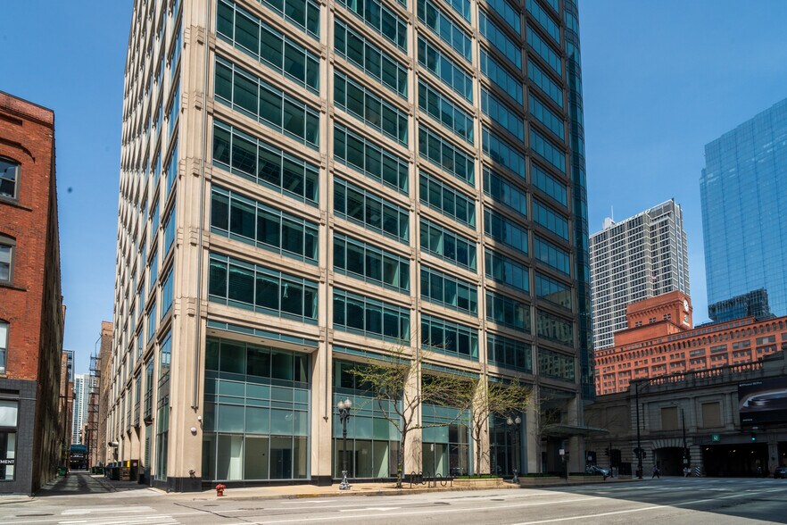 More Photos Of 550 W Washington Blvd, Chicago Office For Lease