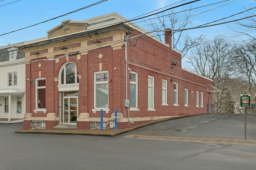 More Photos Of 637 Main St, Sparkill Bank For Lease