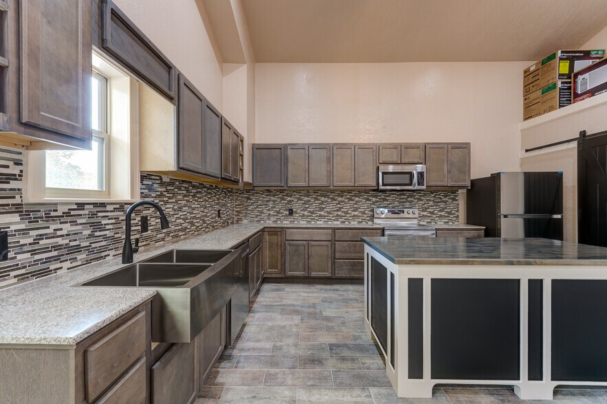 More Photos Of 4388 County Road 197, Alvin Specialty For Sale