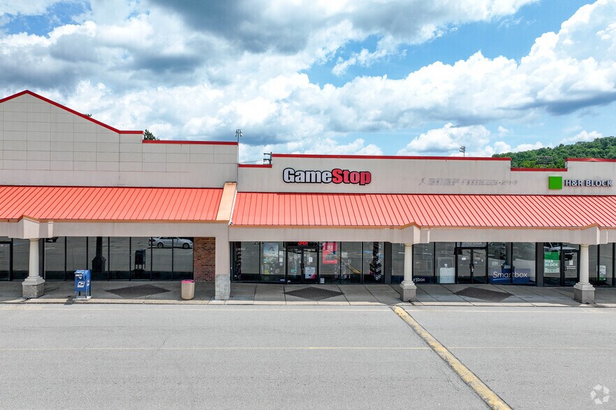 More Photos Of 200-300 Hillcrest Shopping Ctr, New Kensington Unknown For Lease