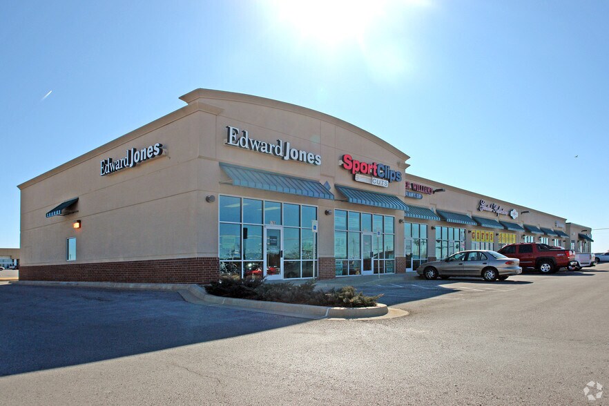 More Photos Of 1769-1779 Garth Brooks Blvd, Yukon Freestanding For Lease