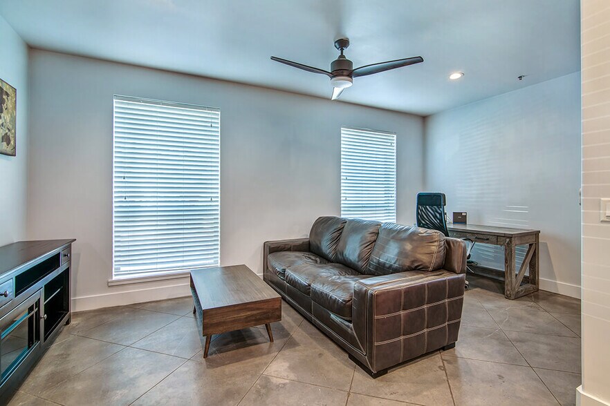 More Photos Of 404 Industrial St, Denton Apartments For Sale
