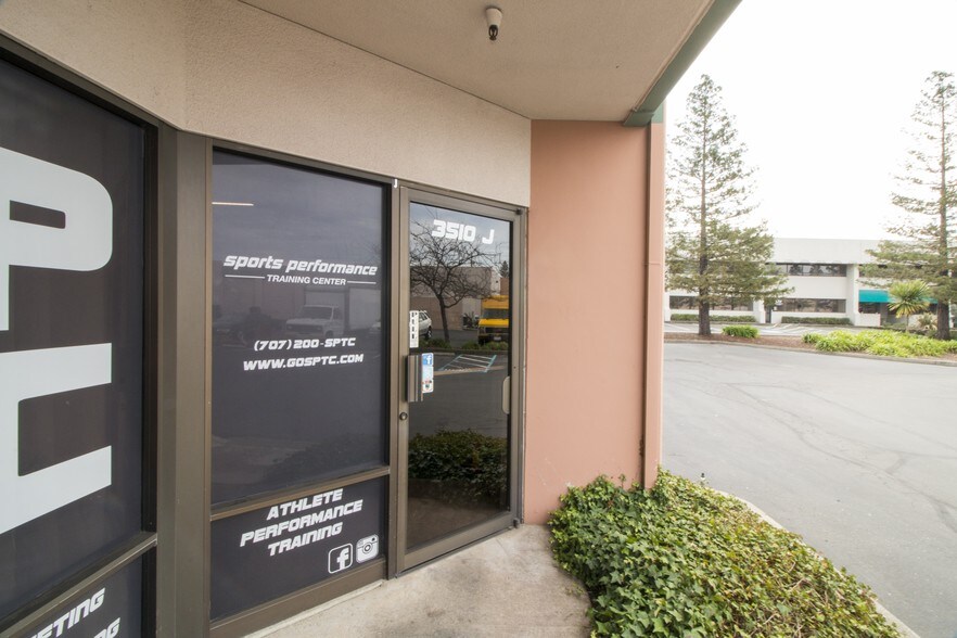 More Photos Of 3510 Industrial Dr, Santa Rosa Showroom For Lease