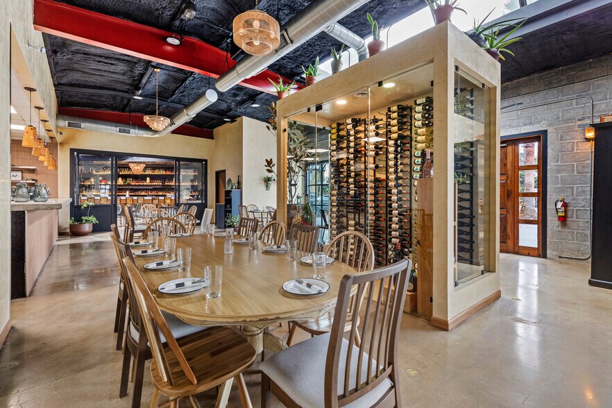 More Photos Of 940 S Alamo St, San Antonio Freestanding For Lease