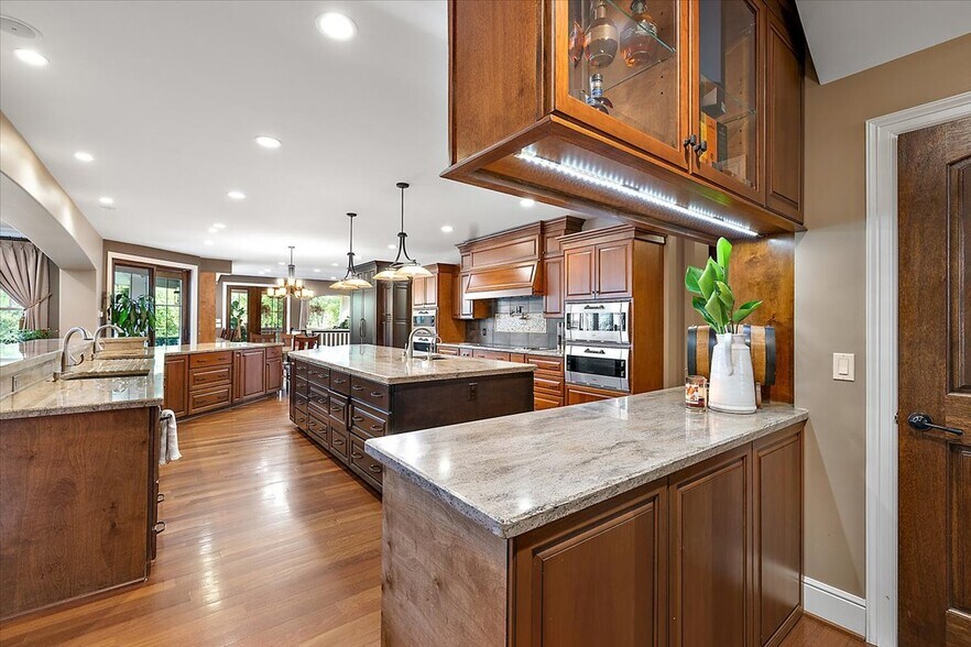 More Photos Of 1330 Oxford Rd, Bloomfield Hills Specialty For Sale