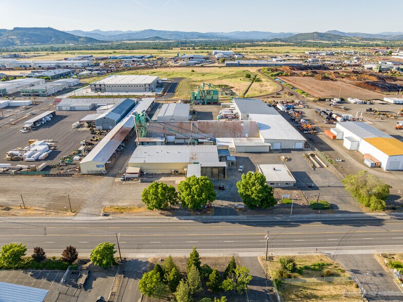 More Photos Of 1385 Antelope Rd, White City Manufacturing For Lease