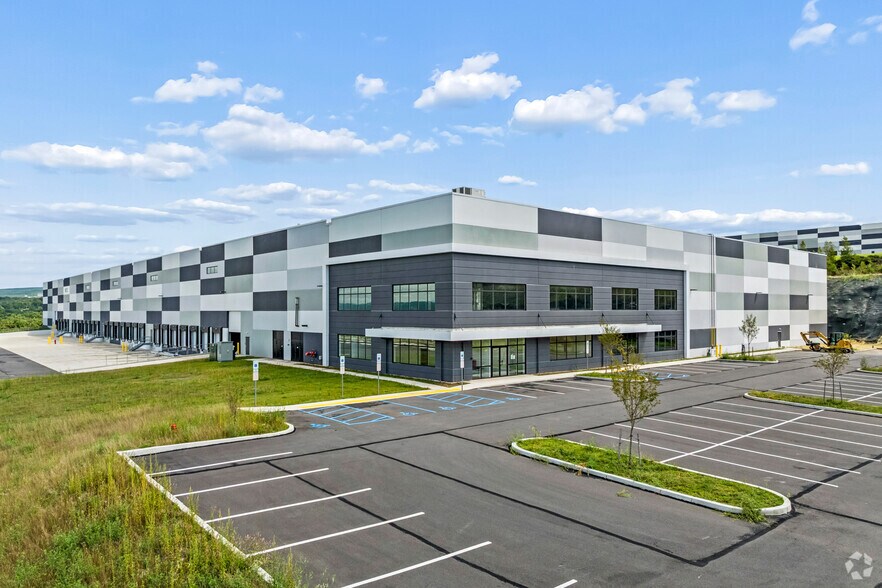 More Photos Of Alberigi Dr, Jessup Distribution For Lease