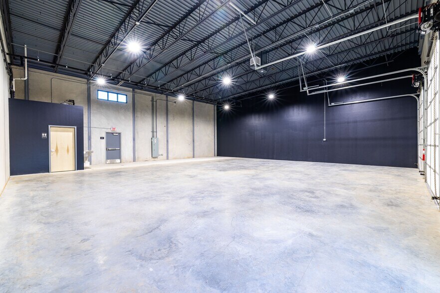 More Photos Of 4009 NW 164th St, Edmond Industrial For Sale