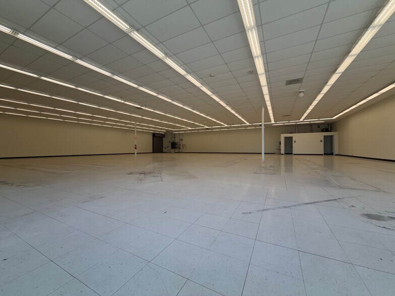 More Photos Of 4461 S Sheridan Rd, Tulsa Freestanding For Lease