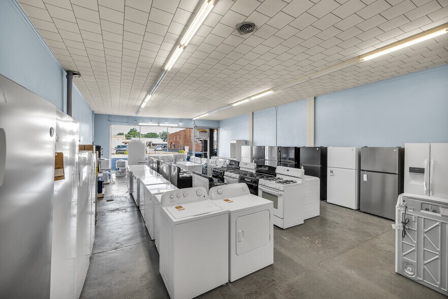 More Photos Of 142 S Wilson St, Vinita General Retail For Sale