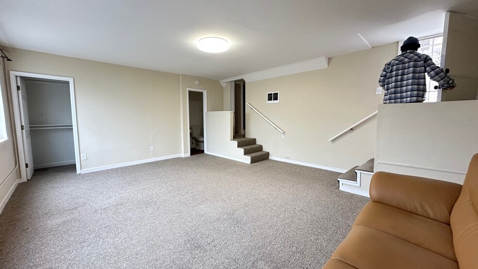 More Photos Of 2809-2815 Macdonald Ave, Richmond Office For Sale