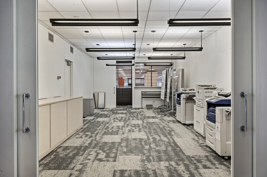 More Photos Of 2-10 Smed Ln SE, Calgary Distribution For Lease