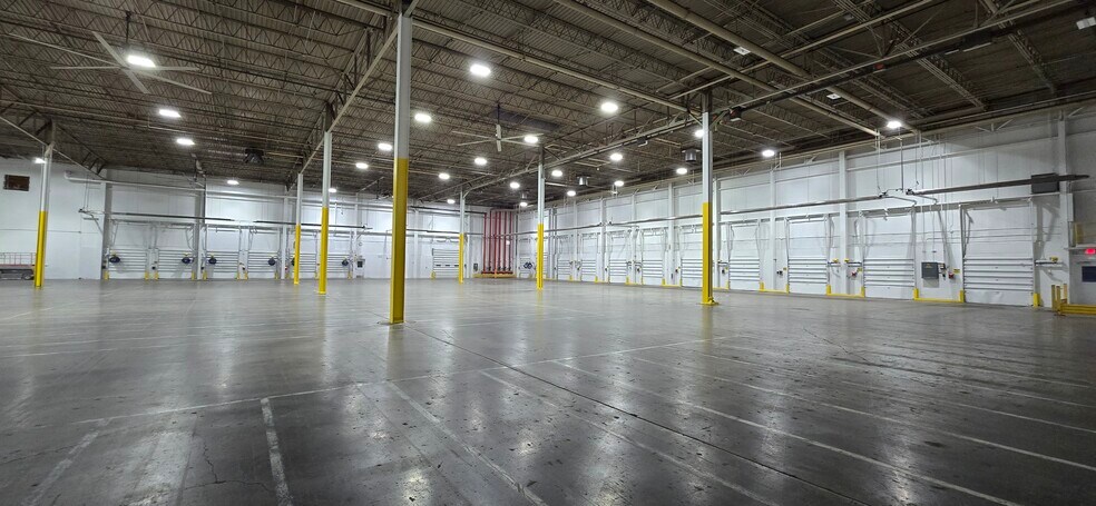 More Photos Of 5455-5555 Darrow Rd, Hudson Distribution For Lease