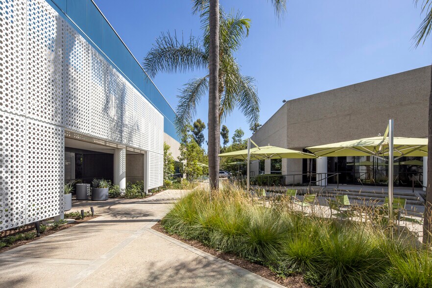 More Photos Of 9440 Carroll Park Dr, San Diego Research And Development For Lease