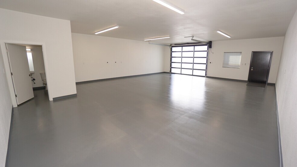 More Photos Of 4030 Stockton Hill Rd, Kingman Light Distribution For Sale