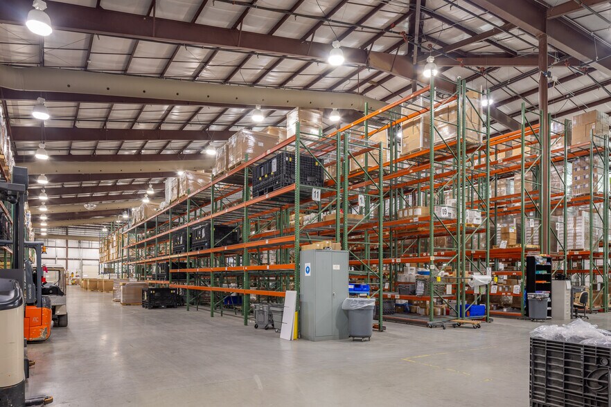 More Photos Of 172 Riverbend St, Waynesville Manufacturing For Lease