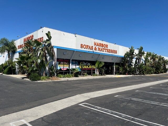 More Photos Of 2870 S Harbor Blvd, Santa Ana Warehouse For Lease