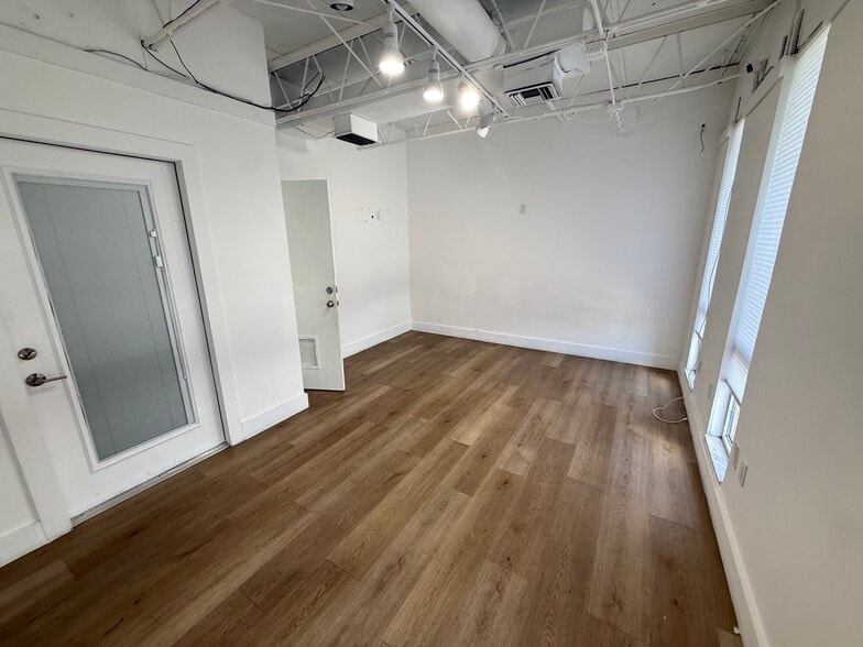 More Photos Of 800 NE 125th St, North Miami Storefront Retail Office For Lease