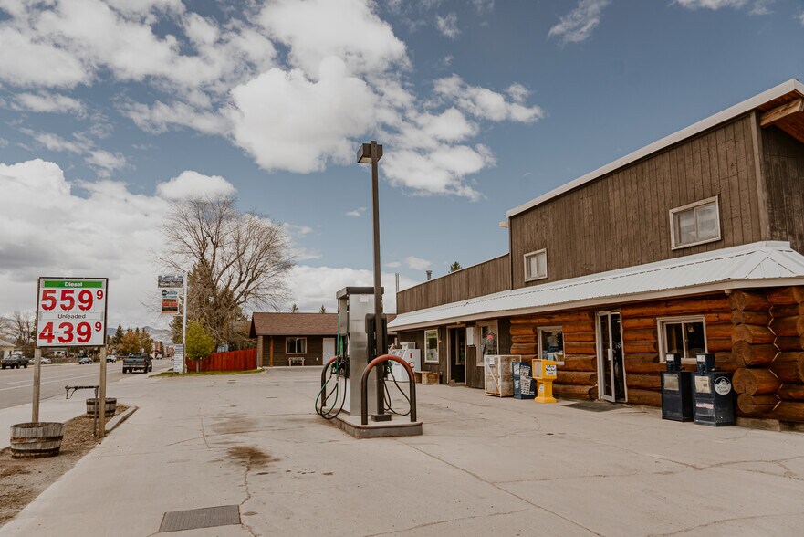 More Photos Of 325 S Main St, Twin Bridges Service Station For Sale