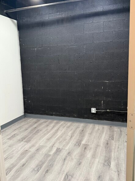 More Photos Of 921 W Maple Ave, Duncan Office For Sale