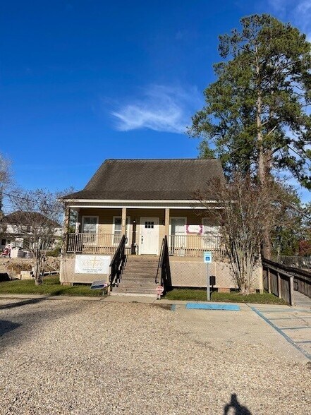 More Photos Of 215 North St, Denham Springs Office For Lease