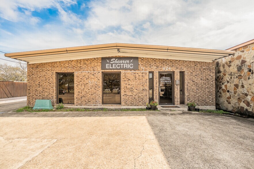 More Photos Of 424 S Bryan Belt Line Rd, Mesquite Flex For Sale