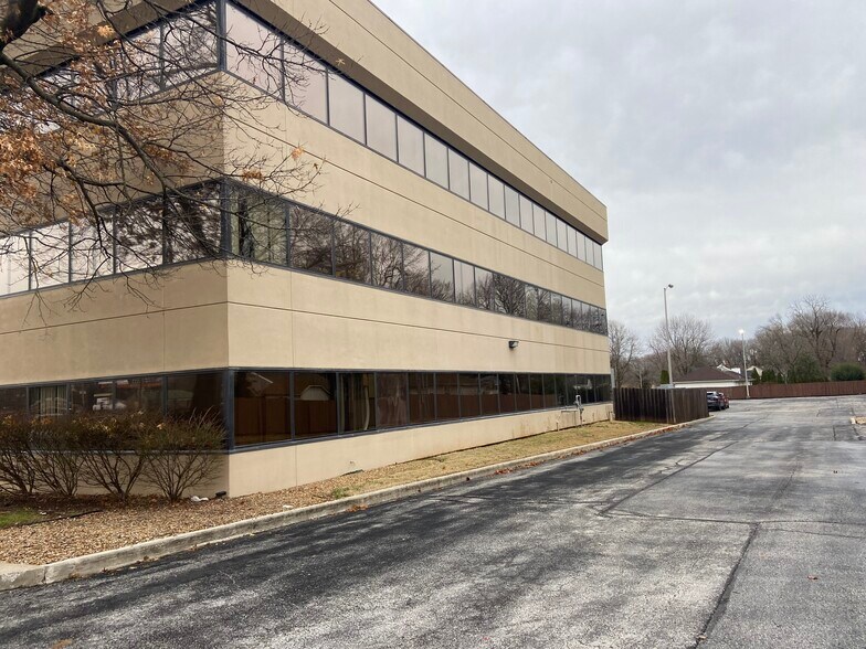 More Photos Of 620 S Glenstone Ave, Springfield Office For Sale