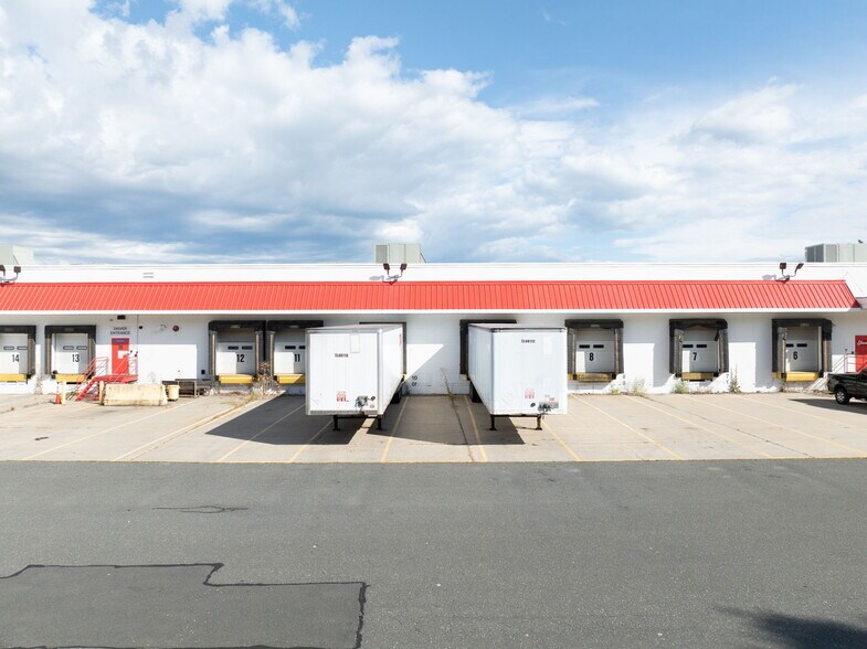 More Photos Of 100 Brookdale Dr, Springfield Distribution For Lease