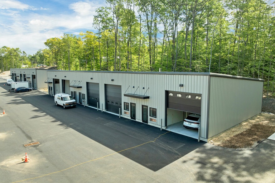 More Photos Of 288 Hounsell Ave, Gilford Flex For Sale