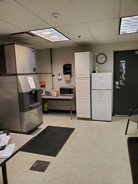 More Photos Of 2612 Kersten Ct, Kalamazoo Warehouse For Lease