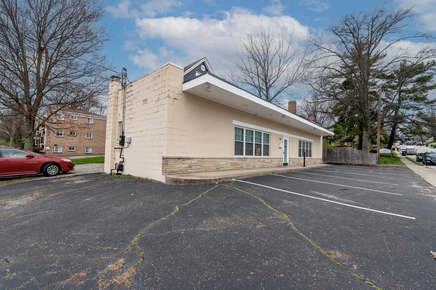 More Photos Of 1917 Sutton Ave, Cincinnati Freestanding For Sale