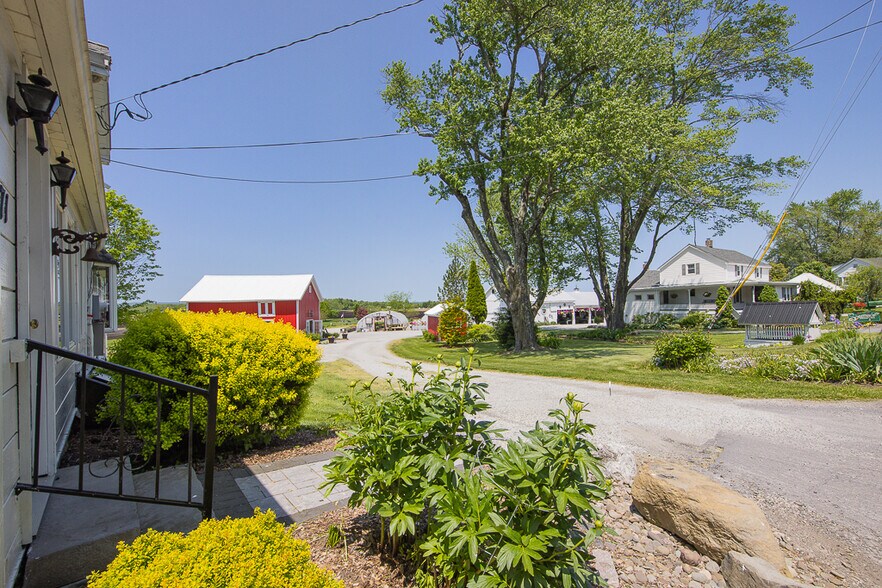 More Photos Of 73 Little York Rd, Warwick Garden Center For Sale