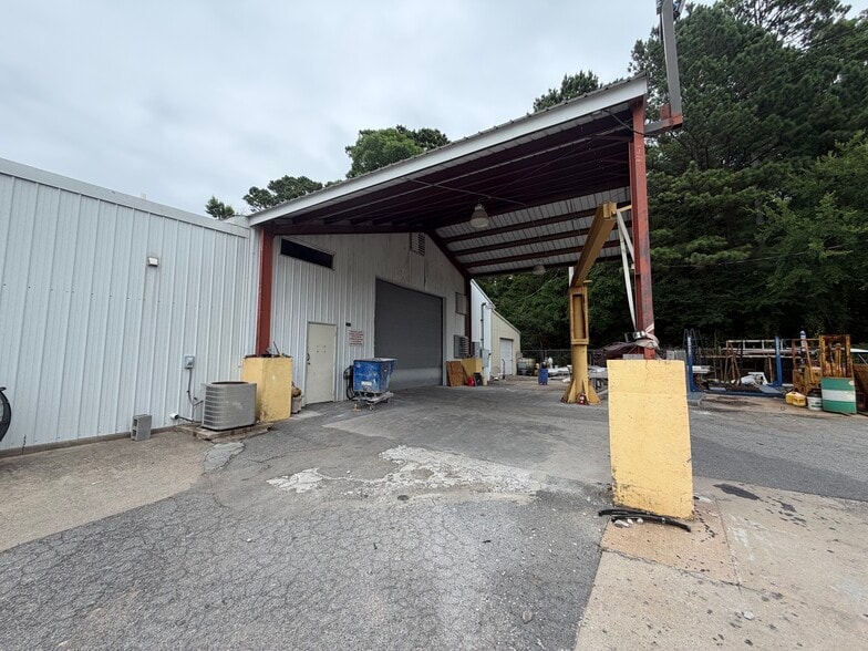 More Photos Of 18525 I-30 Hwy, Benton Showroom For Sale